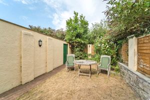 Photo 25- click for photo gallery